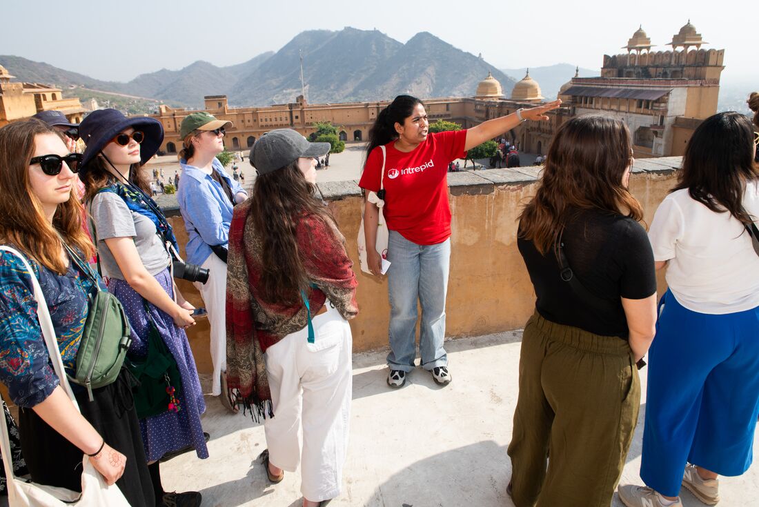 Leader showing travellers the Amber Fort in Jaipur, India