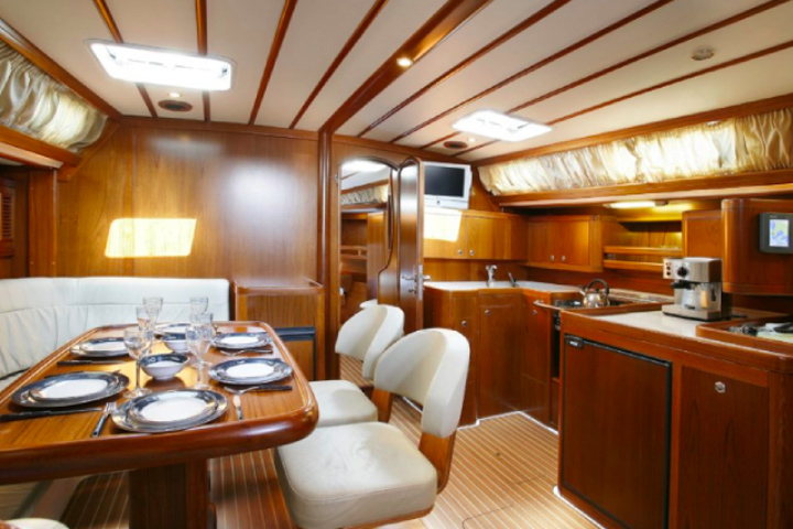 Ocean Star 51.2 Dining area and kitchen